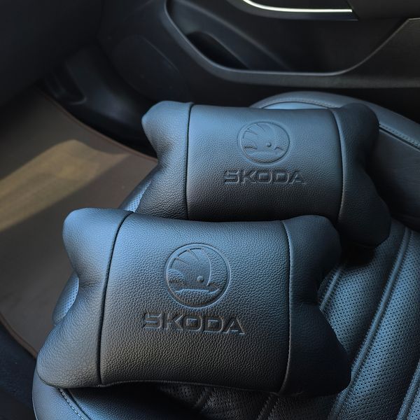 Набор авто подушек Skoda из натуральной кожи + брелок, Автоподушка на подголовник 00016877 фото
