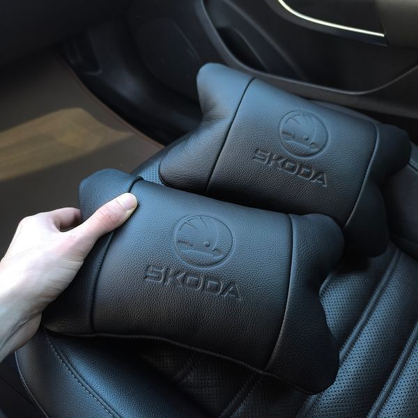 Набор авто подушек Skoda из натуральной кожи + брелок, Автоподушка на подголовник 00016877 фото