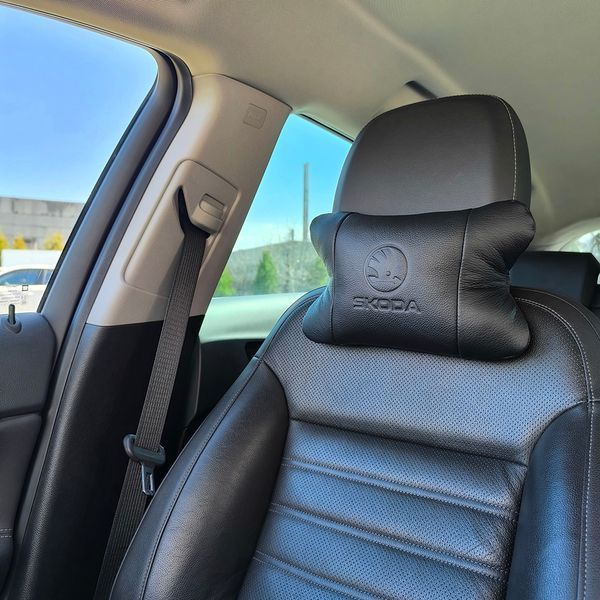 Набор авто подушек Skoda из натуральной кожи + брелок, Автоподушка на подголовник 00016877 фото