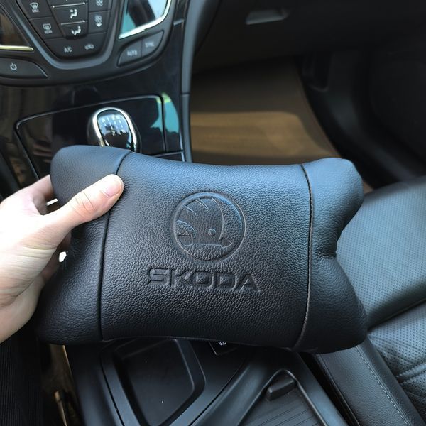 Набор авто подушек Skoda из натуральной кожи + брелок, Автоподушка на подголовник 00016877 фото