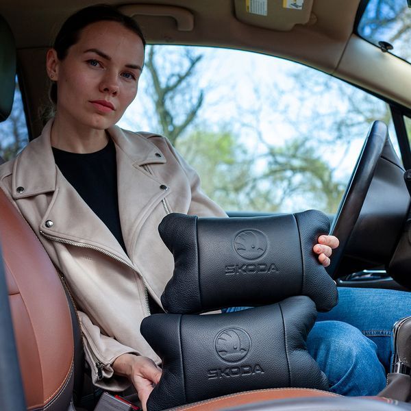 Набор авто подушек Skoda из натуральной кожи + брелок, Автоподушка на подголовник 00016877 фото