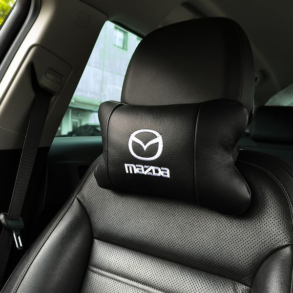 Набор кожаных подушек Mazda с вышивкой логотипа + подарок &ndash; кожаный брелок 00017034 фото