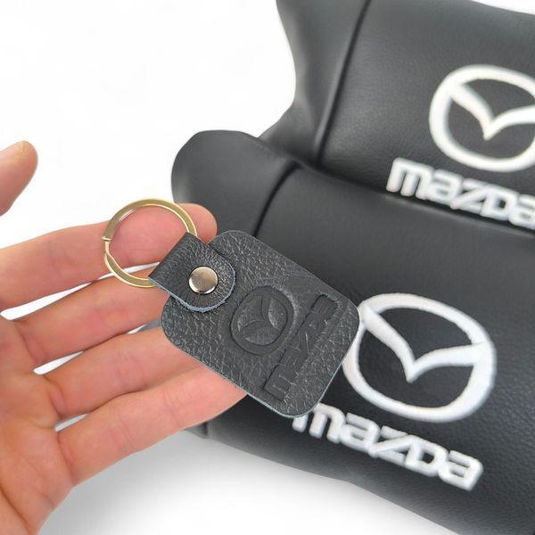 Набор кожаных подушек Mazda с вышивкой логотипа + подарок &ndash; кожаный брелок 00017034 фото
