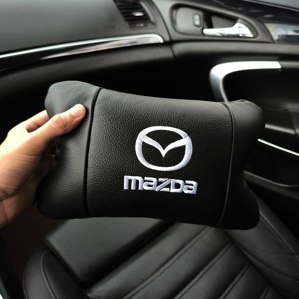 Набор кожаных подушек Mazda с вышивкой логотипа + подарок &ndash; кожаный брелок 00017034 фото