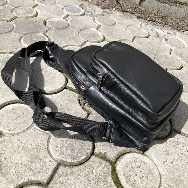 Стильна сумка чоловіча - бананка, слінг нагрудна з натуральної шкіри на блискавці чорна 00018326 фото