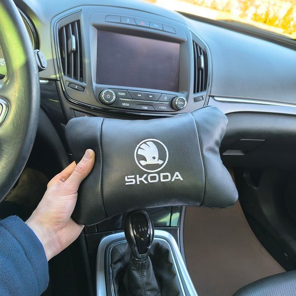 Автомобільні подушки 2 шт на підголівник Skoda / Шкода, з натуральної шкіри, стильний аксесуар для вашого авто 00016806 фото