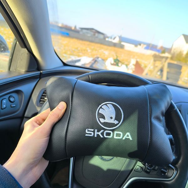 Автомобільні подушки 2 шт на підголівник Skoda / Шкода, з натуральної шкіри, стильний аксесуар для вашого авто 00016806 фото