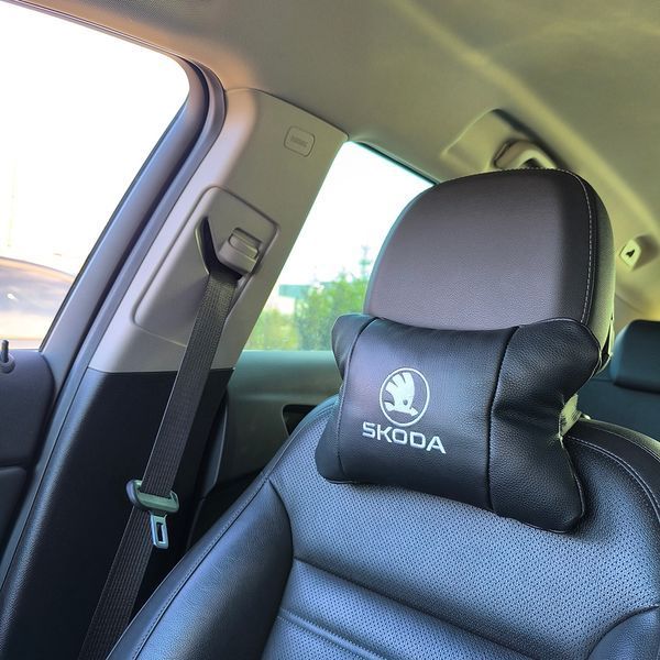 Автомобільні подушки 2 шт на підголівник Skoda / Шкода, з натуральної шкіри, стильний аксесуар для вашого авто 00016806 фото