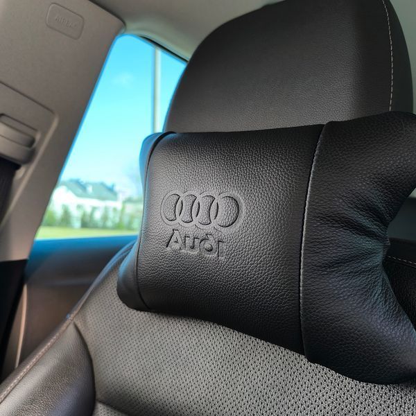 Набір шкіряних подушок Audi + брелок у подарунок, подушки на підголовник у авто 00016878 фото