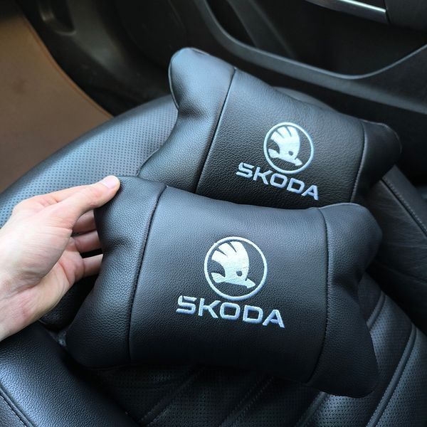 Автомобільні подушки 2 шт на підголівник Skoda / Шкода, з натуральної шкіри, стильний аксесуар для вашого авто 00016806 фото