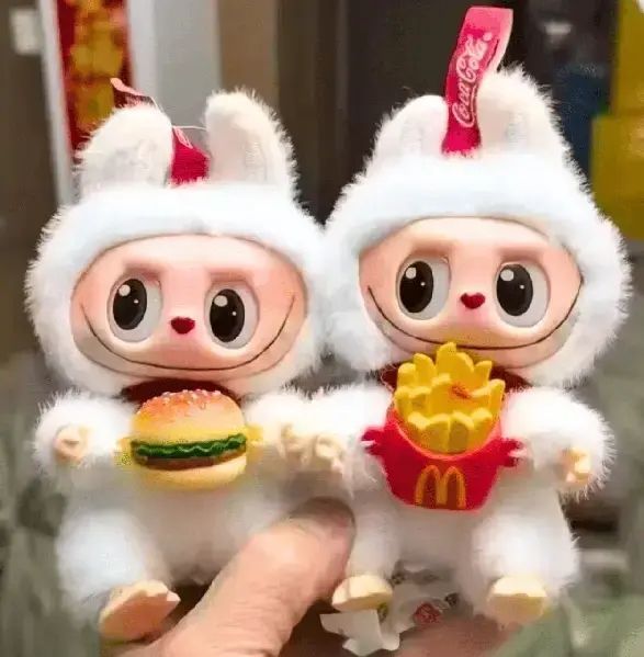 Іграшка Лабубу сюрприз м'який брелок Labubu McDonalds Coca-Cola Series для сумки ключів 00016183 фото