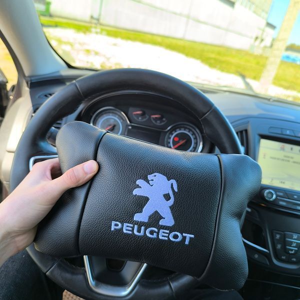 Набір подушок Peugeot із шкіри + брелок у подарунок, Автоподушки з вишивкою 00016879 фото