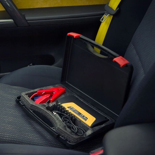 Пускозарядний пристрій на 50800 mAh для автомобільного акумулятора з індикацією заряду в кейсі 00017038 фото