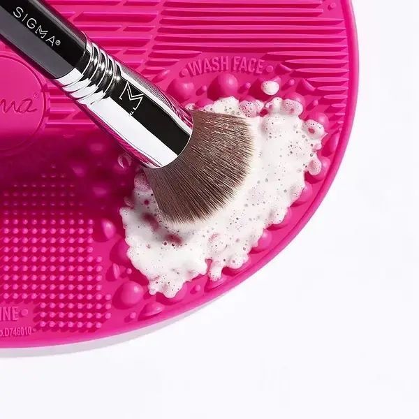 Коврик для чистки и мытья косметических кистей Brush Spa Силиконовый коврик для эффективной очистки кистей для макияжа 00014614 фото