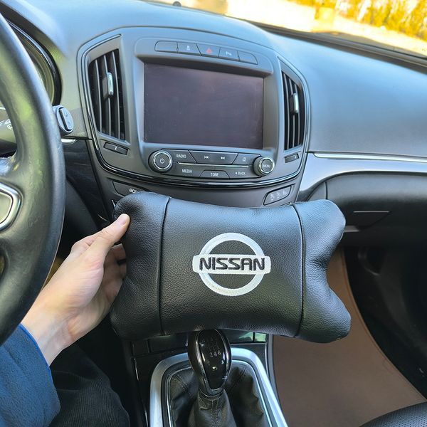 Подушки в авто 2 шт Nissan, натуральная кожа, с логотипом Ниссан, на подголовник для вашей машины 00016804 фото