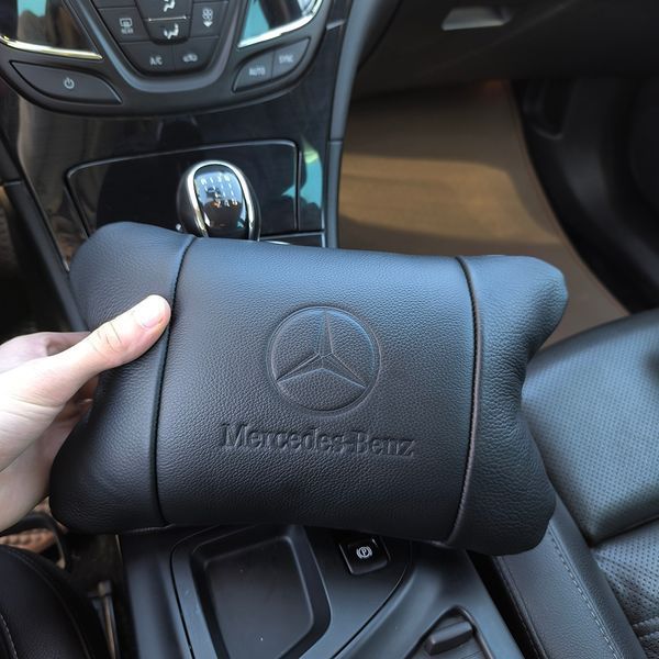 Набір шкіряних подушок Mercedes-Benz + брелок у подарунок, подушка на підголовник 00016876 фото