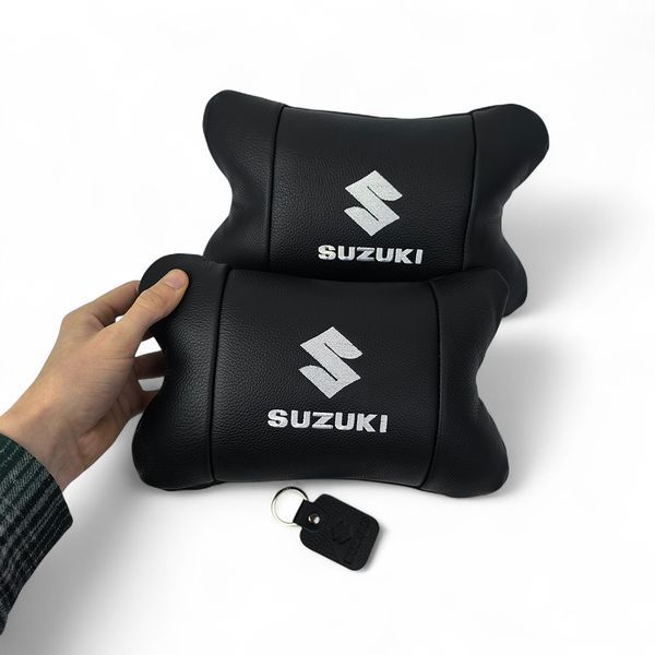 Набір шкіряних подушок Suzuki з вишивкою логотипу + брелок у подарунок для авто 00016884 фото