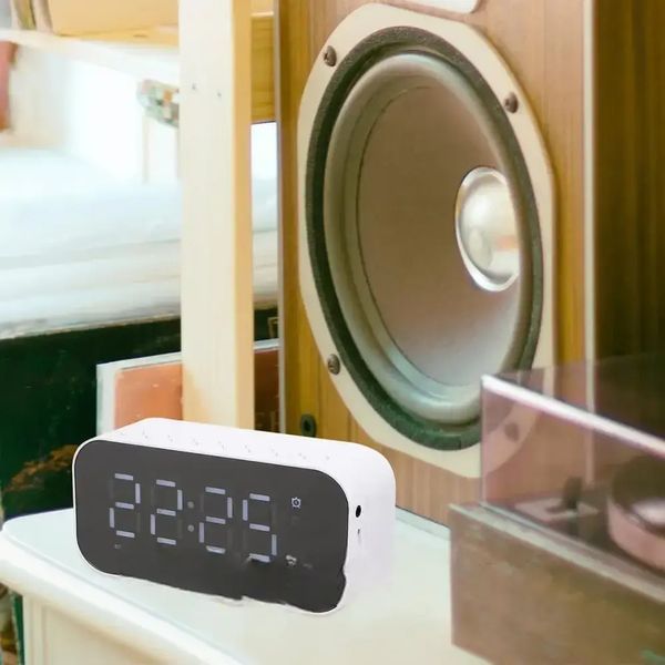 Портативная колонка Bluetooth с часами Q5 BT 00017335 фото