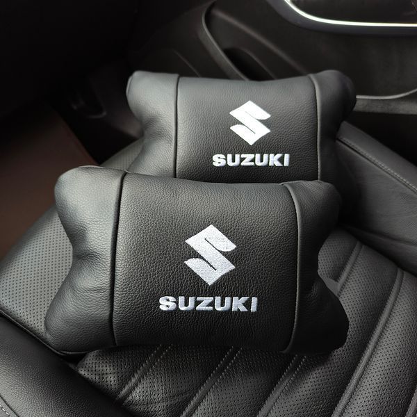 Набір шкіряних подушок Suzuki з вишивкою логотипу + брелок у подарунок для авто 00016884 фото