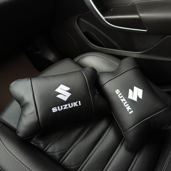 Набір шкіряних подушок Suzuki з вишивкою логотипу + брелок у подарунок для авто 00016884 фото